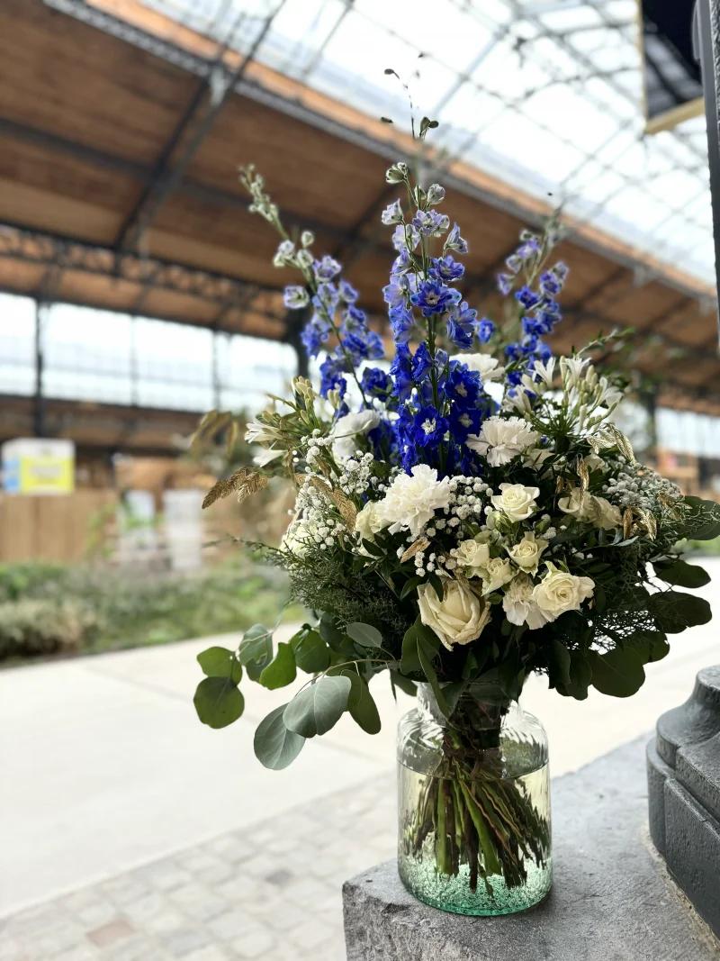 Bouquet de fleurs Monsieur Fleur et un vase Sablon