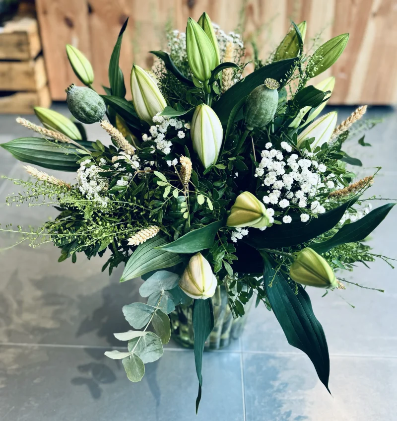 Bouquet Stockelois Monsieur Fleur composé de lys blancs et de fleurs blanches